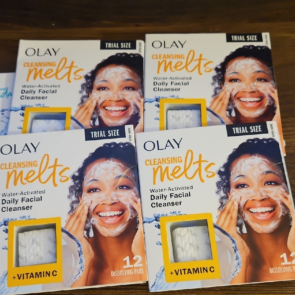 OLAY Cleansing Melts Daily Facial Cleanser And Mask